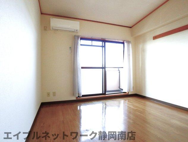 居室・リビング　ゆったり過ごせる居間です