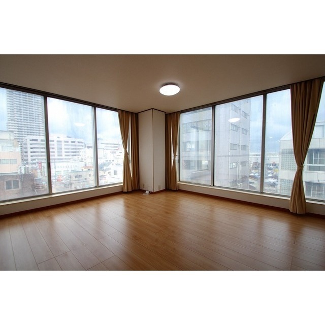 居室・リビング　内装写真は全て４０２号室です