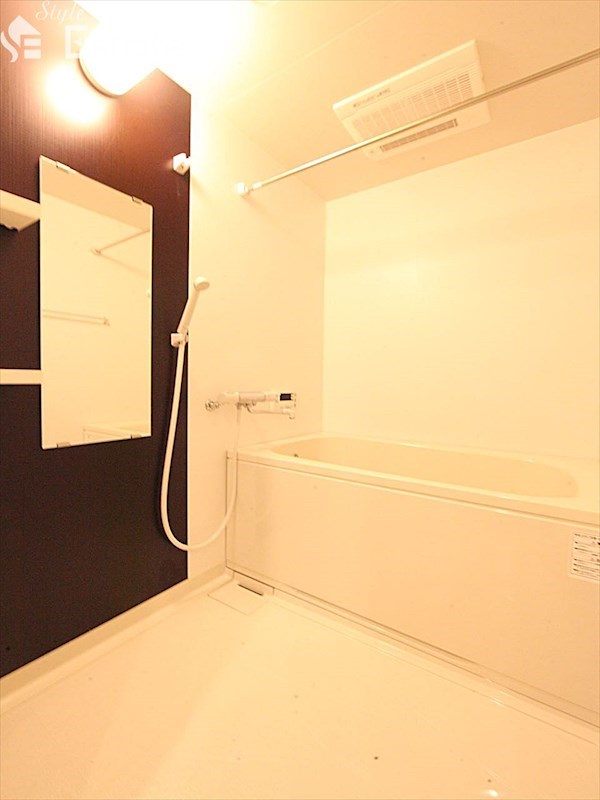 バス・シャワールーム　バスルーム