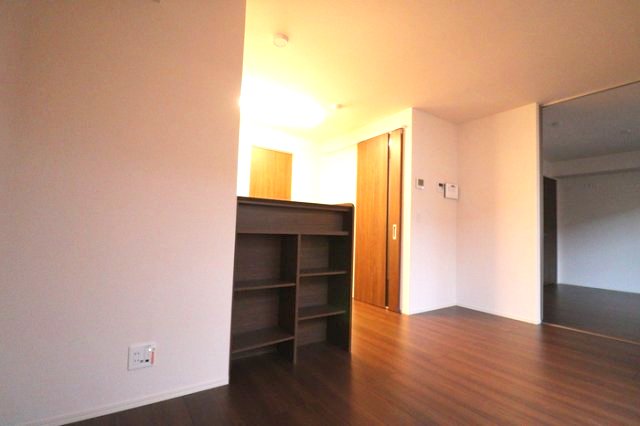 居室・リビング　※同タイプの部屋写真です