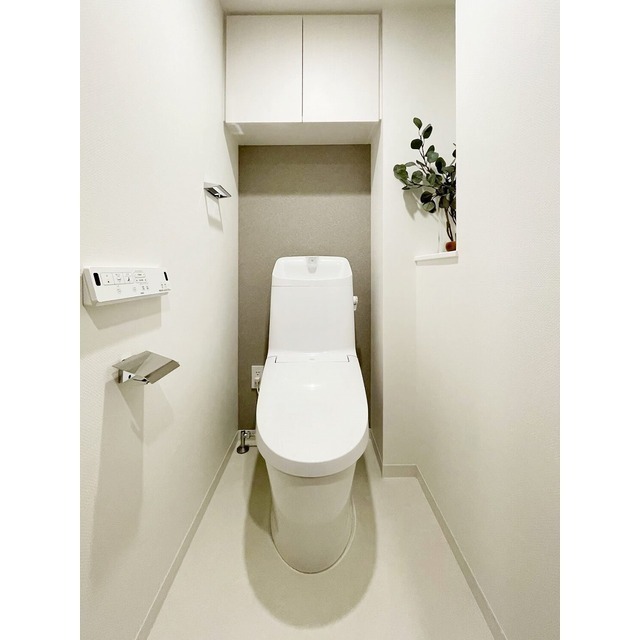 トイレ　【家具／調度品に関しては配置例を示したものであり、実際の賃貸