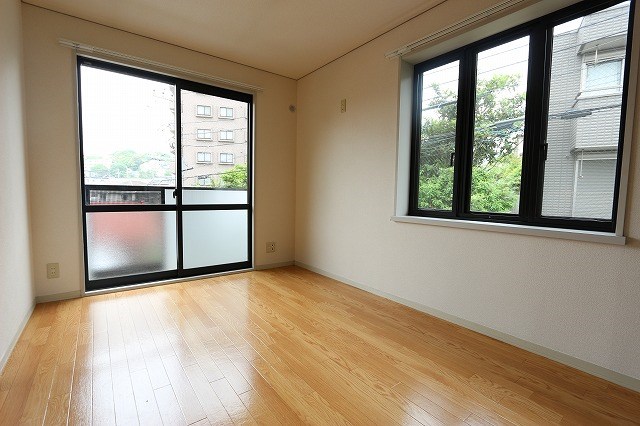 居室・リビング　明るいリビング