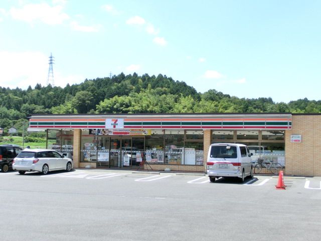 コンビニ　セブンイレブン（コンビニ）まで630m