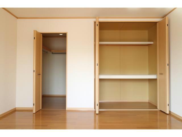 収納　2階西側洋室収納