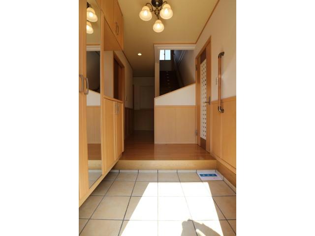 玄関　ゆとりある玄関