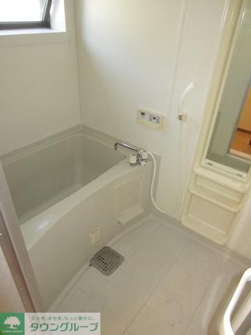 バス・シャワールーム　窓がある浴室