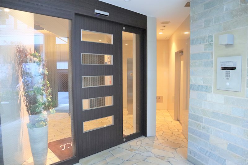 ロビー　エントランス前