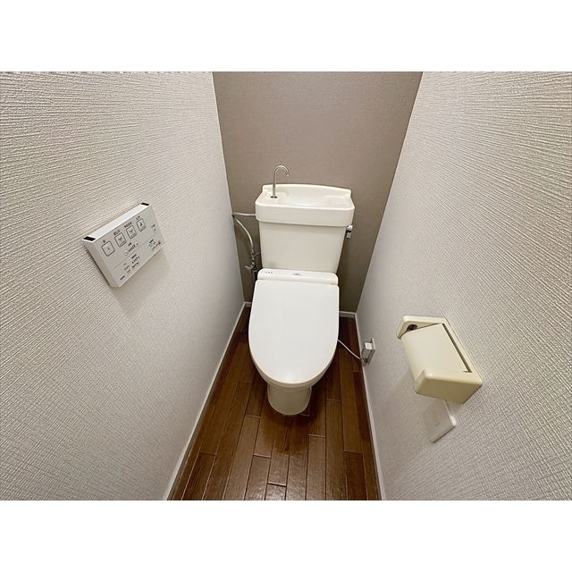 トイレ　快適なシャワートイレです