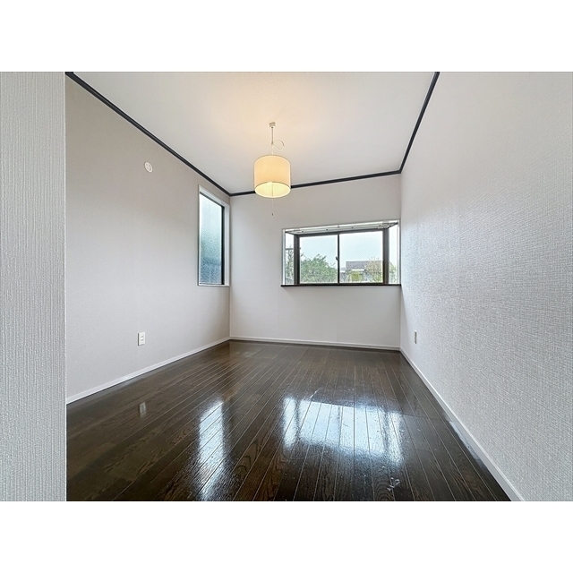 その他　北側の部屋も２面採光で明るいお部屋