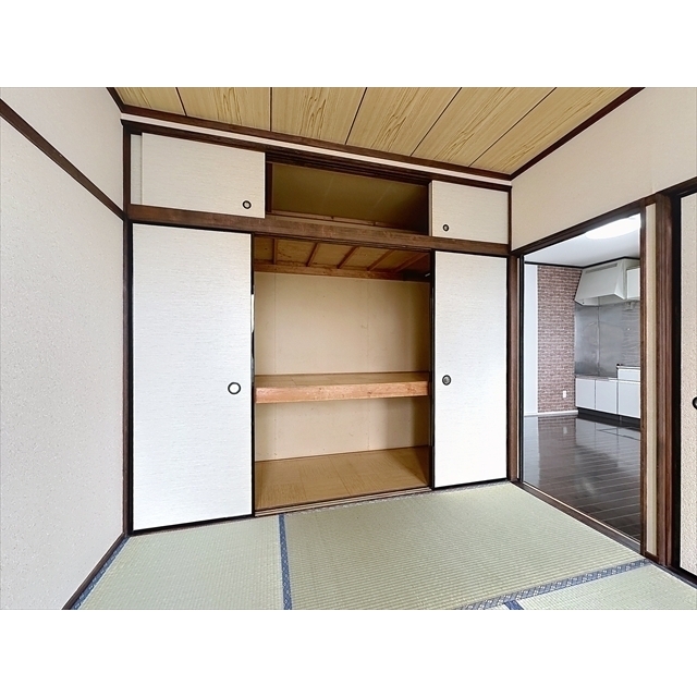 収納　和室の壁一面が収納です