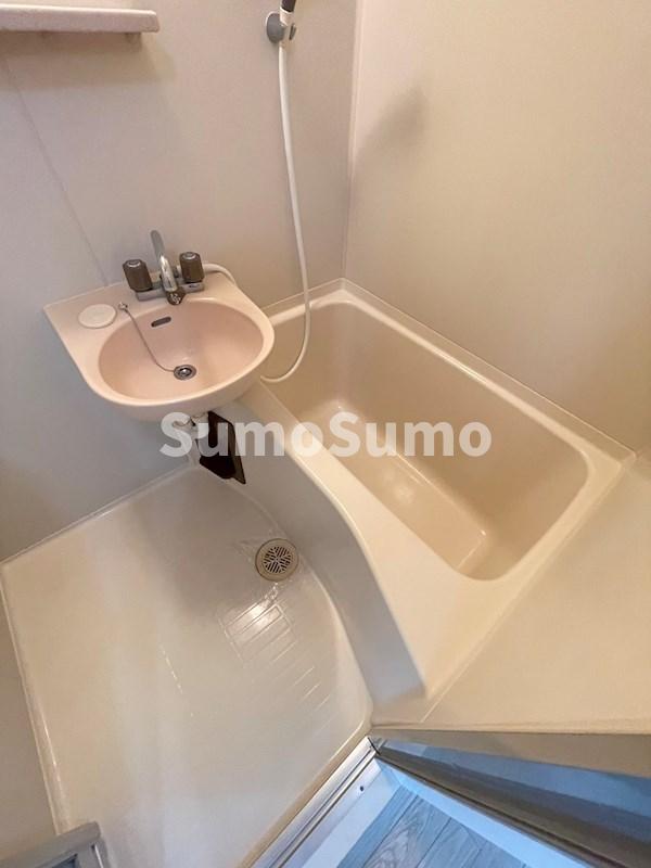 バス・シャワールーム　コンパクトで使いやすいお風呂です