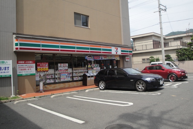 コンビニ　セブンイレブン（コンビニ）まで650m