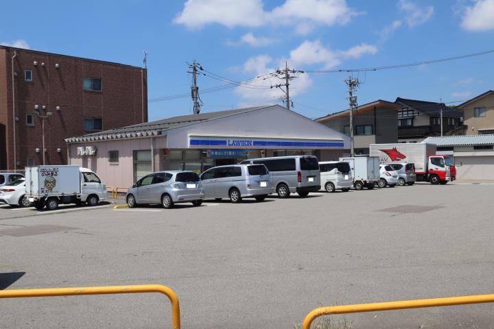コンビニ　ローソン金沢田上店（コンビニ）まで428m