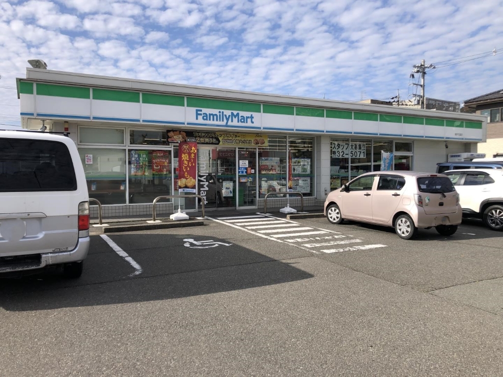 コンビニ　ファミリーマート 福井花堂店（コンビニ）まで224m
