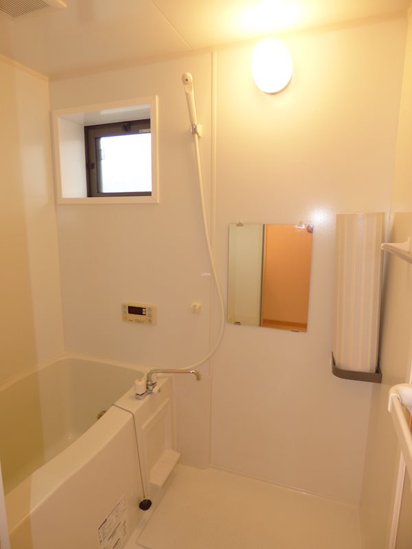 バス・シャワールーム　別部屋のお写真です。ご参考になれば幸いです。