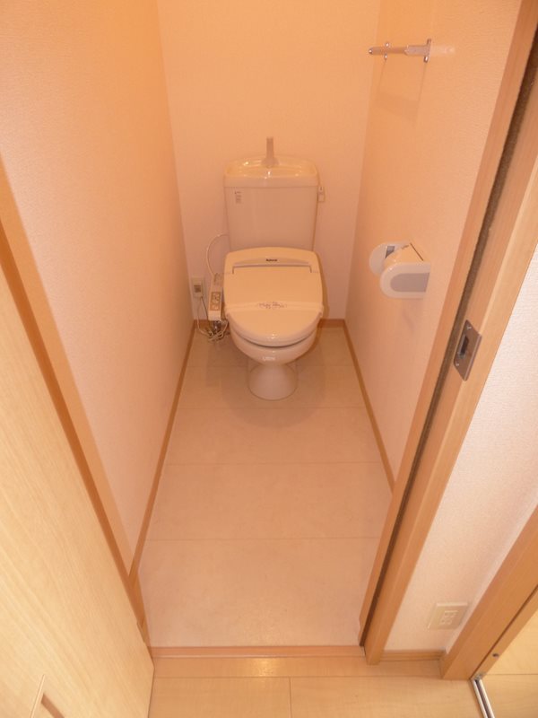 トイレ　別部屋のお写真です。ご参考になれば幸いです。