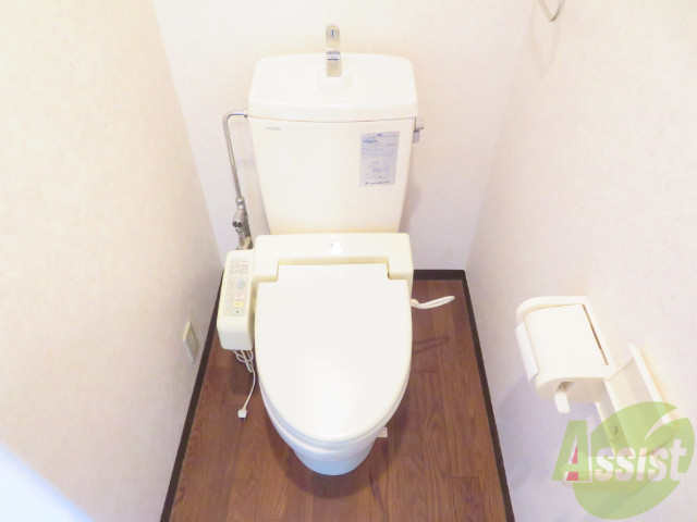 トイレ　こちらはトイレです。清潔感があり、安心して使用できます。