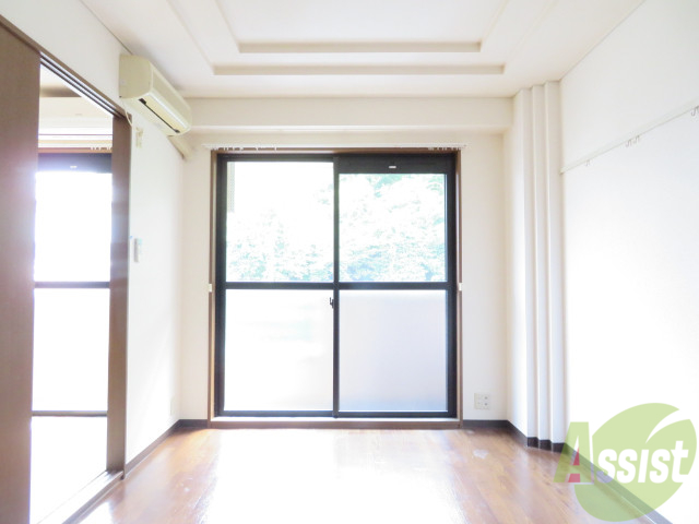 居室・リビング　８．５帖のダイニングキッチン。ご飯を食べるお部屋ですね。