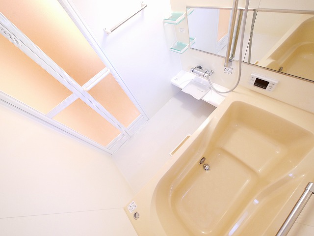 バス・シャワールーム　落ち着いた空間のお風呂です