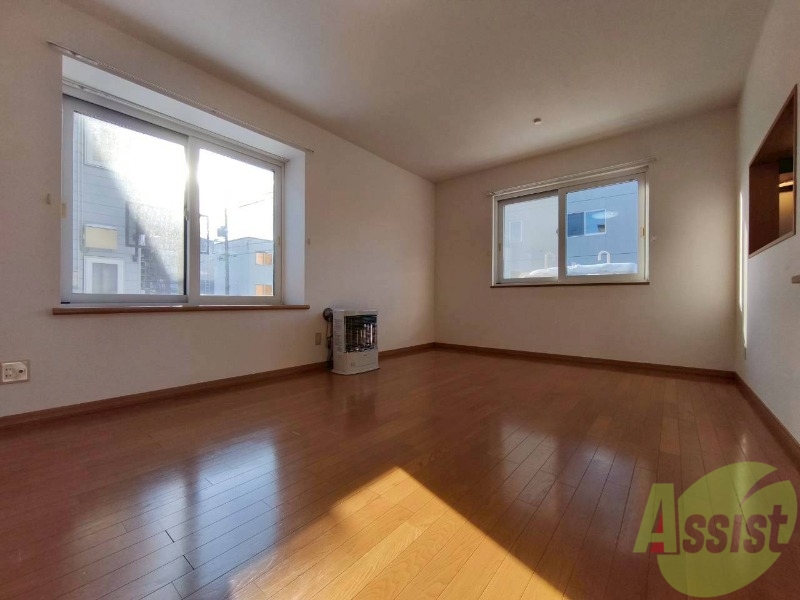 居室・リビング　広くてきれいなリビングです！快適に過ごせそうですね。