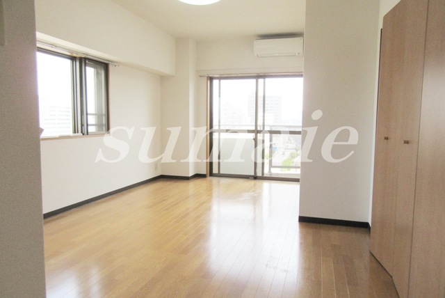 居室・リビング　日当たりのいいリビングです！