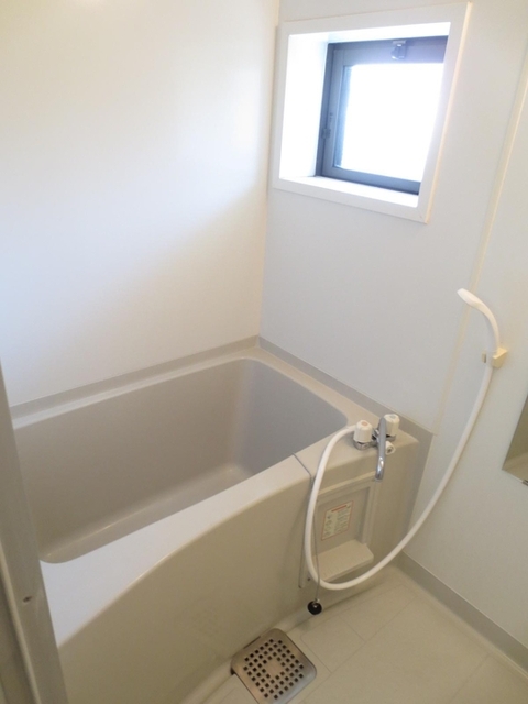 バス・シャワールーム　１０２　バスルーム