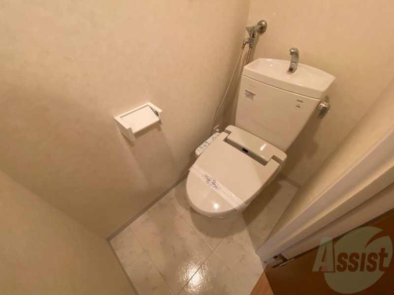 トイレ　こちらはトイレです。清潔感があり、安心して使用できます。