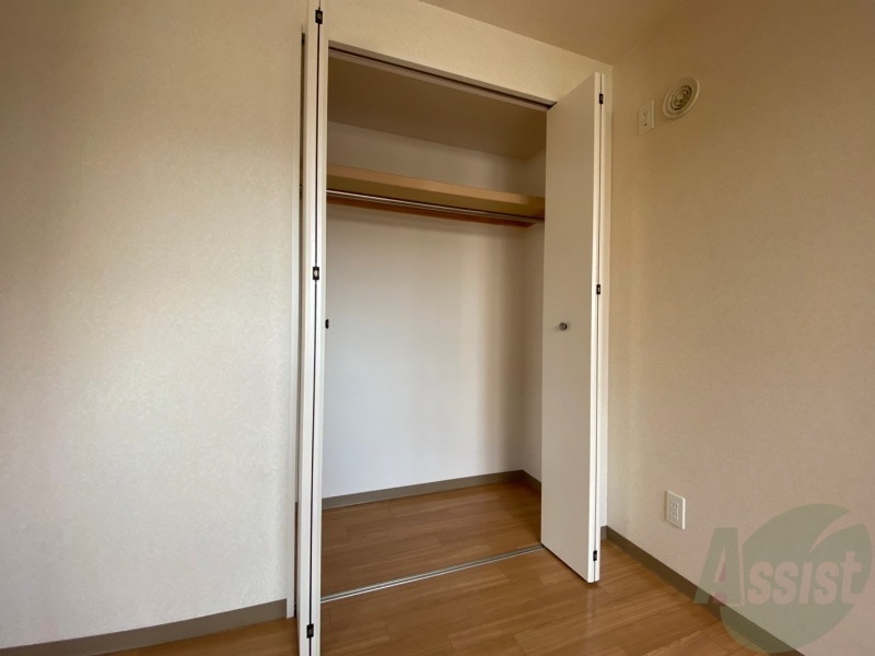 収納　寝室の収納です。部屋がすっきり片付きます。