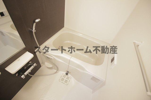 バス・シャワールーム　コンパクトで使いやすいお風呂です