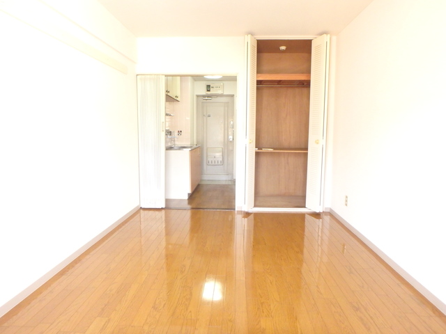 居室・リビング　明るいお部屋です♪