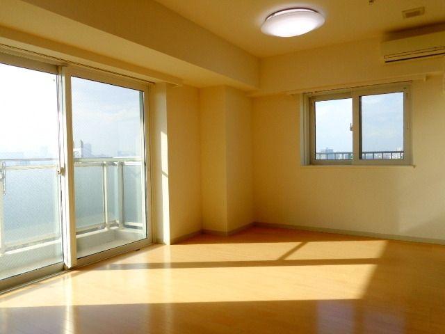 居室・リビング　リビング13.3帖・2面採光・エアコン