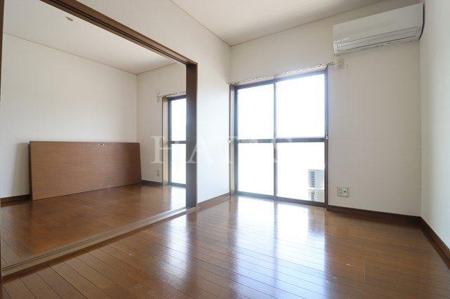 居室・リビング　同物件別部屋です。