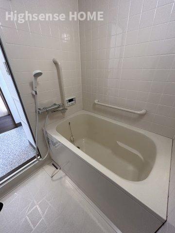 バス・シャワールーム　落ち着いた空間のお風呂です