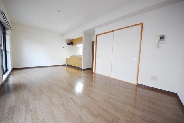 居室・リビング　開放的なリビングです♪