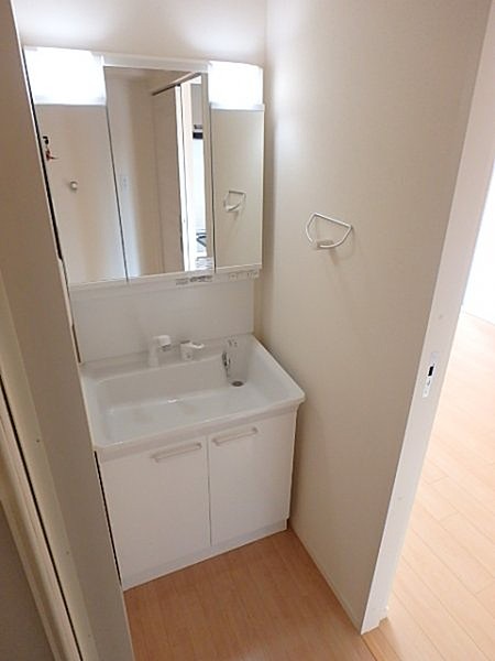 洗面設備　独立洗面台で身支度をすべて済ませてしまいましょう