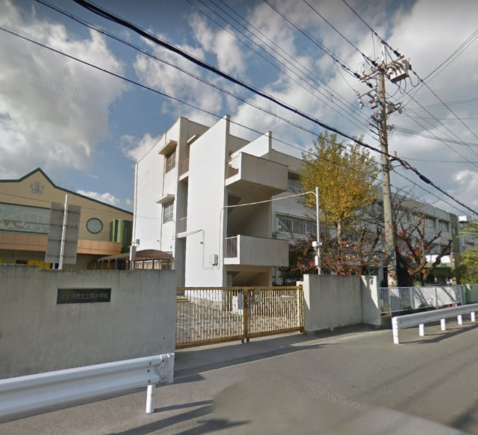小学校　泉大津市立上條小学校（小学校）まで712m