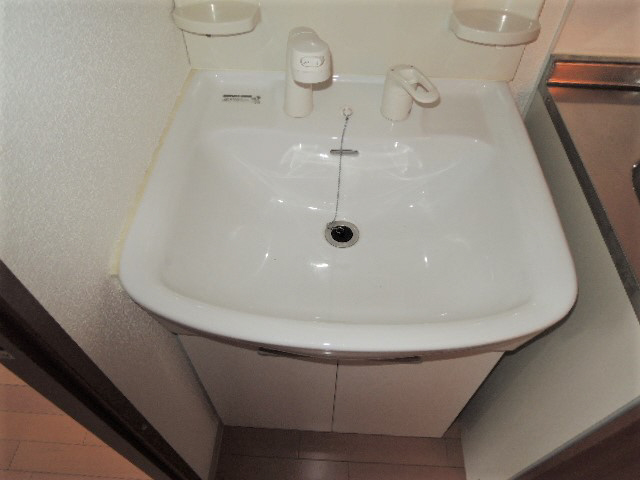洗面設備　写真は同マンションの他のお部屋です