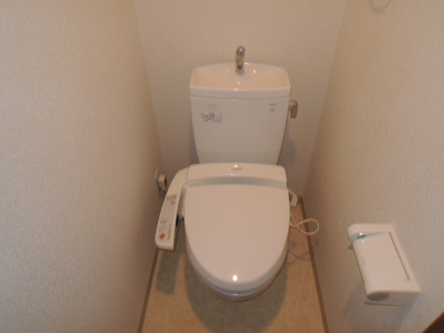 トイレ　写真は同マンションの他のお部屋です