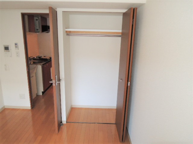 収納　写真は同マンションの他のお部屋です