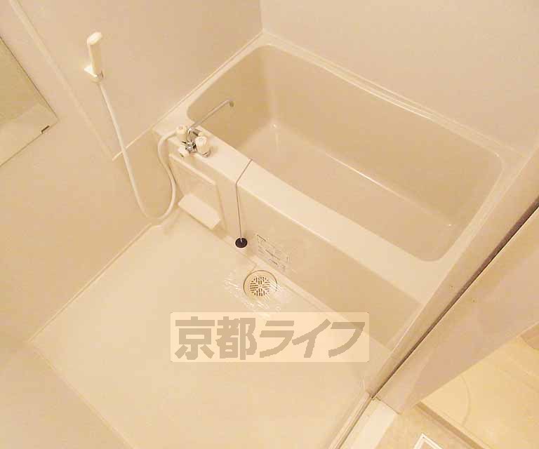 バス・シャワールーム　広めのお風呂です