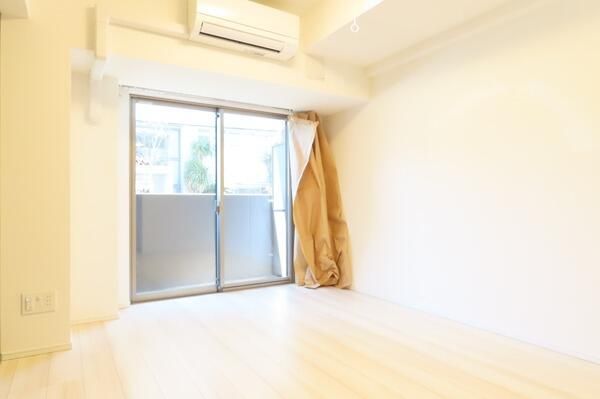 居室・リビング　別号室参考写真