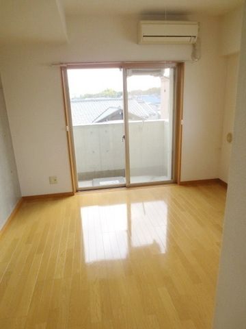 居室・リビング　★日当たり良好な居室です★