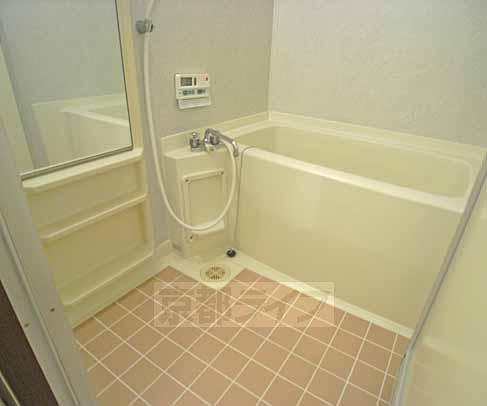 バス・シャワールーム　大きな浴槽です。