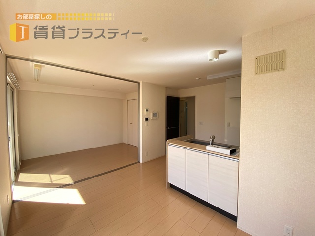 居室・リビング　明るいお部屋で気分も上がります