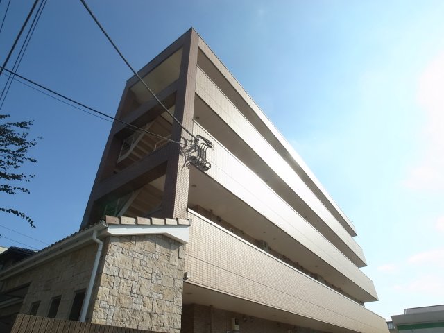 建物外観　オートロック付きで安心☆