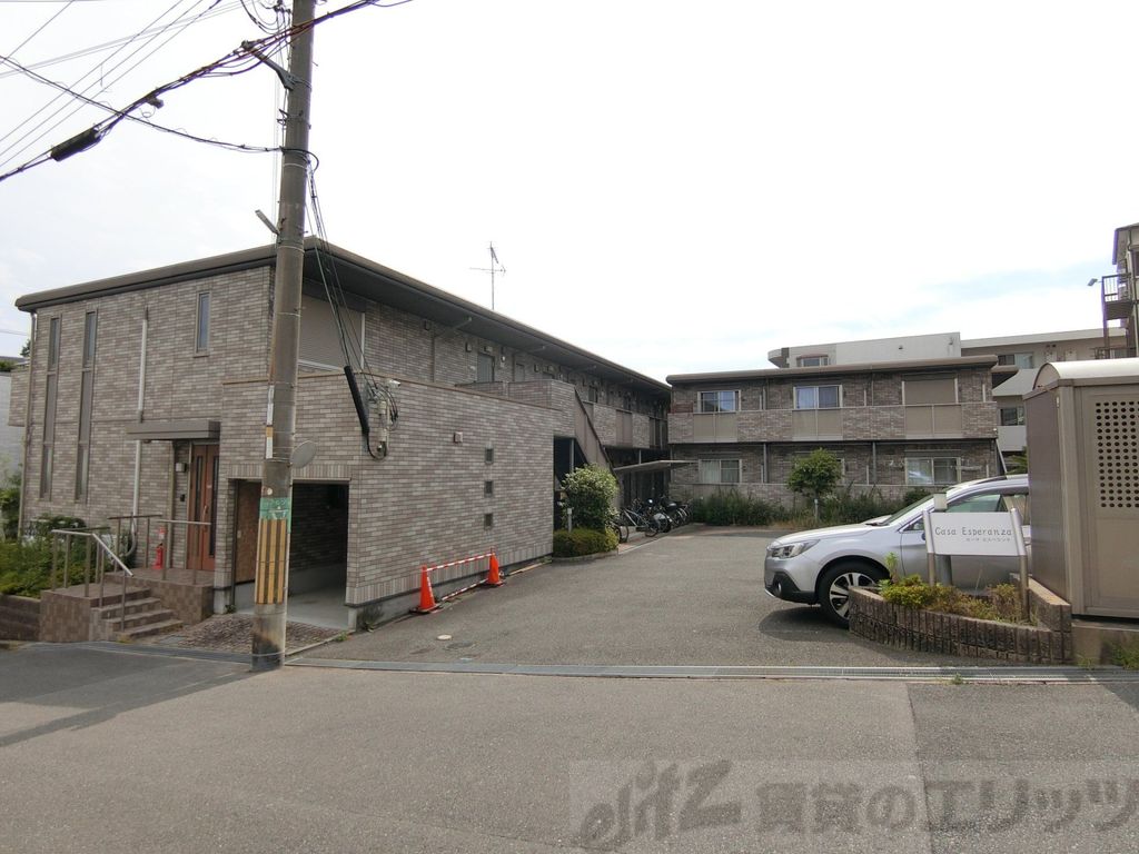 建物外観　駐車場