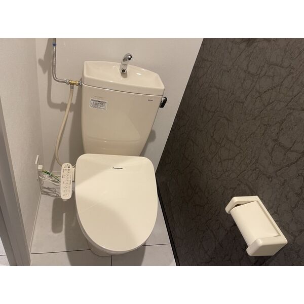 トイレ　快適なウォシュレット付きです♪