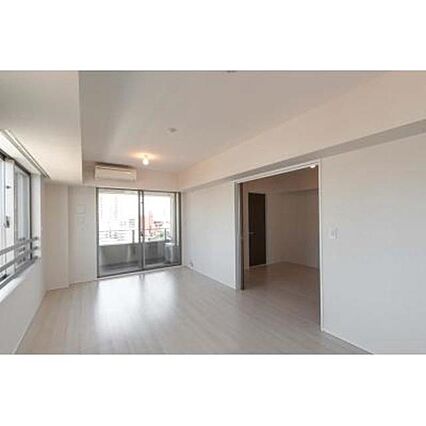 居室・リビング　※別部屋の参考写真です。