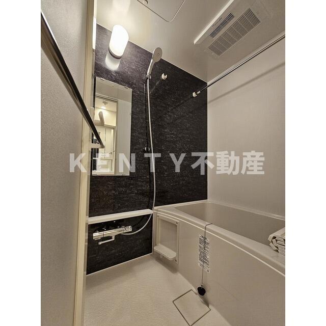 バス・シャワールーム　コンパクトで使いやすいお風呂です