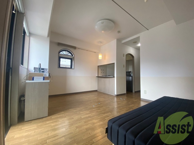 居室・リビング　リビングです。木目のフローリングが落ち着きますね。